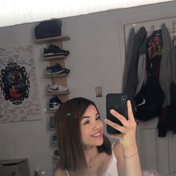 Meet your Posher, Alyssa - Picture 1 of 2